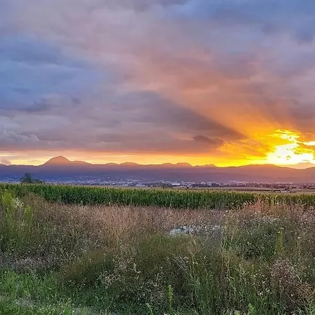 Дом отдыха Chalet Zen Avec Son Jacuzzi Et Jardin Pont-du-Chateau