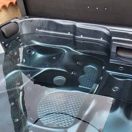 Chalet Zen Avec Son Jacuzzi Et Jardin Pont-du-Chateau