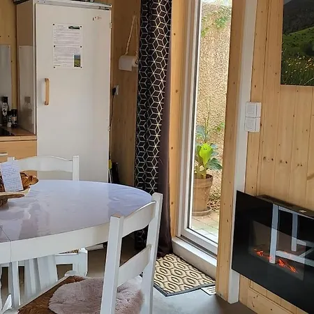 Holiday home Chalet Zen Avec Son Jacuzzi Et Jardin