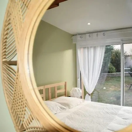 Chalet Zen Avec Son Jacuzzi Et Jardin Pont-du-Chateau