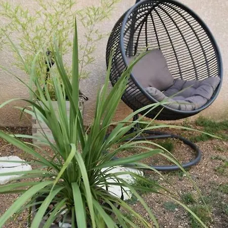 Chalet Zen Avec Son Jacuzzi Et Jardin * Pont-du-Château