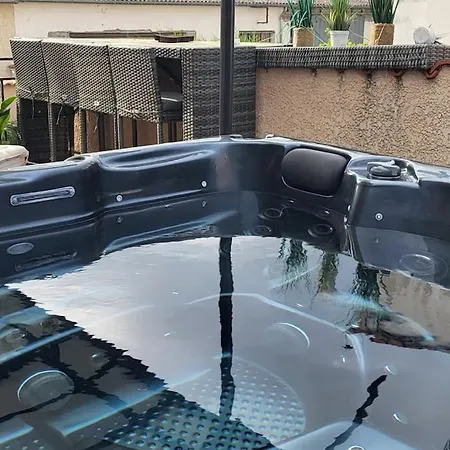 Chalet Zen Avec Son Jacuzzi Et Jardin Tatil Evi