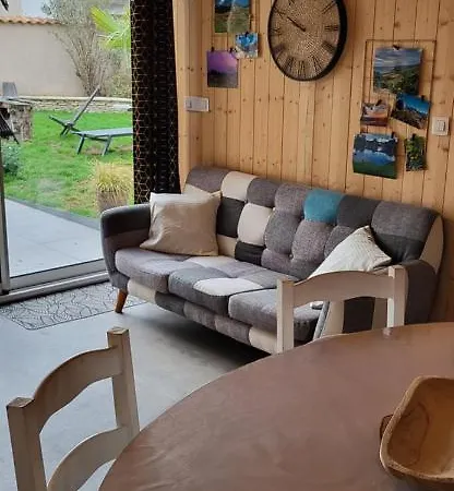 Chalet Zen Avec Son Jacuzzi Et Jardin Pont-du-Chateau