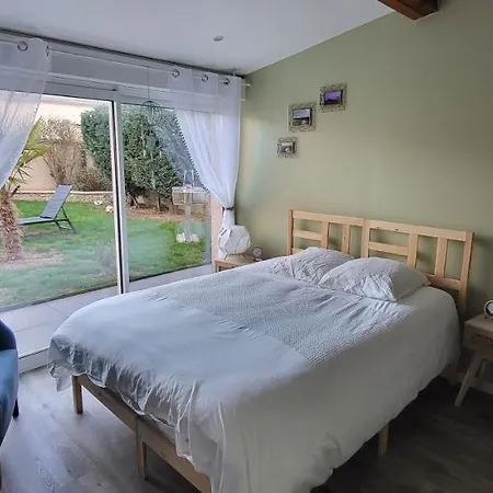 Chalet Zen Avec Son Jacuzzi Et Jardin Pont-du-Chateau