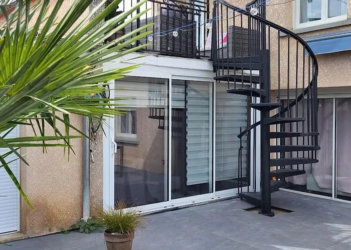 Chalet Zen Avec Son Jacuzzi Et Jardin بيت للعطل Pont-du-Château