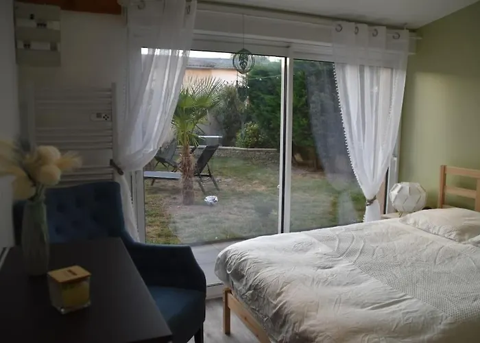 Chalet Zen Avec Son Jacuzzi Et Jardin بيت للعطل *