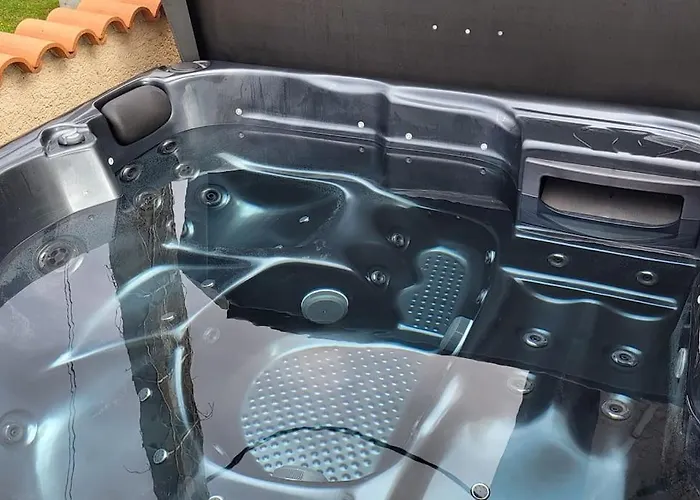 Chalet Zen Avec Son Jacuzzi Et Jardin Pont-du-Château