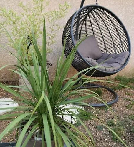 Chalet Zen Avec Son Jacuzzi Et Jardin * Pont-du-Château