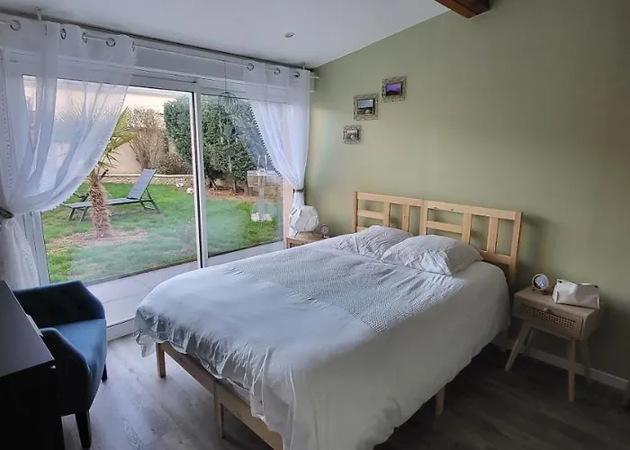 Chalet Zen Avec Son Jacuzzi Et Jardin Pont-du-Château